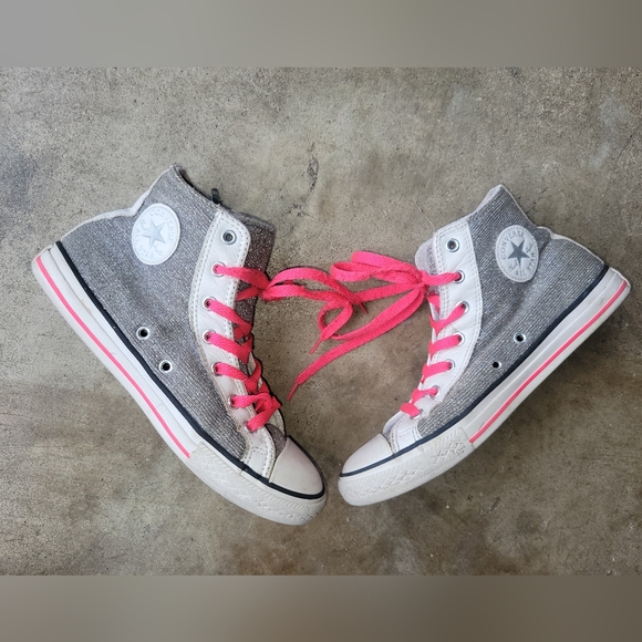 Converse High Top Shoes sz 4 - Picture 2 of 5